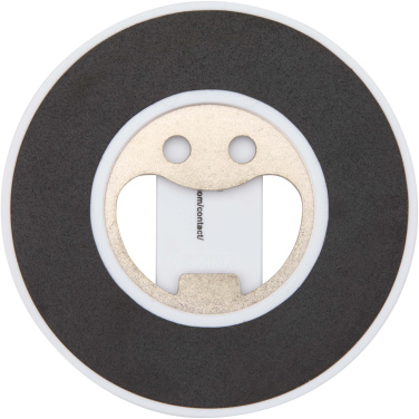 Logotrade liikelahja mainoslahja kuva: Ain kierrätetystä muovista valmistettu magneettinen puhelinjalusta pullonavaajalla